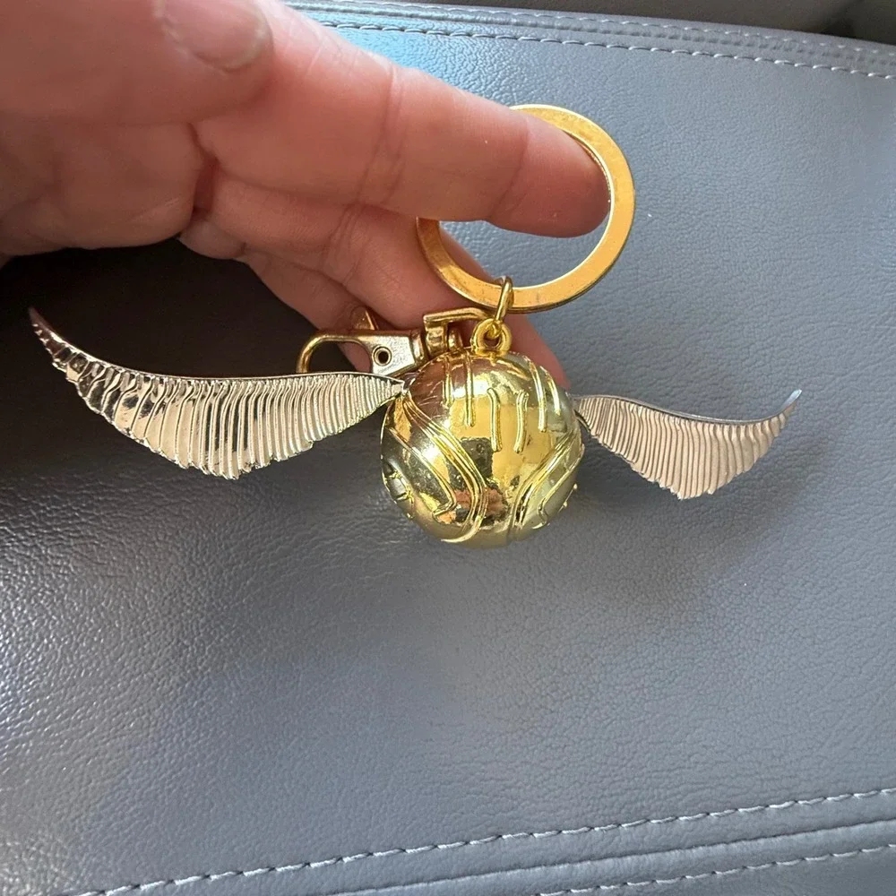 Harry Potter Golden Snitch Keychain Gold Silver Metal Quidditch Warner Bros 2021